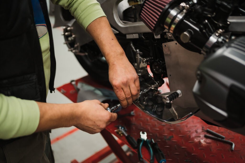 memperbaiki motor