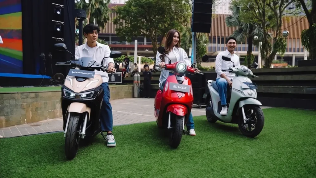 Tiga model motor listrik VinFast Viper, Evo, dan Feliz II saat peluncuran di Indonesia